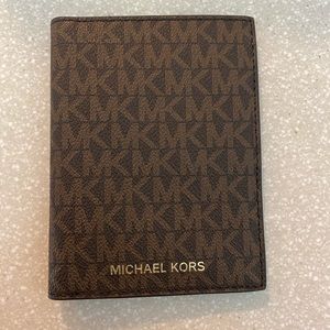 NEW Micheal kors jet set bi-fold passport wallet